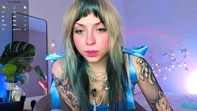 Snapshot of lavenderluxe chatting on 03-15-26, 08:53 lavenderluxe online show from 03-15-26, 08:53