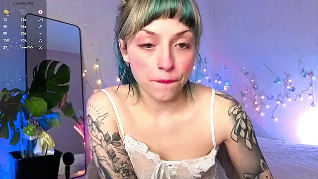 Snapshot of lavenderluxe chatting on 03-18-26, 03:59 lavenderluxe online show from 03-18-26, 03:59