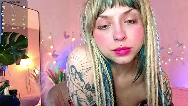 Snapshot of lavenderluxe chatting on 04-04-26, 03:20 lavenderluxe online show from 04-04-26, 03:20