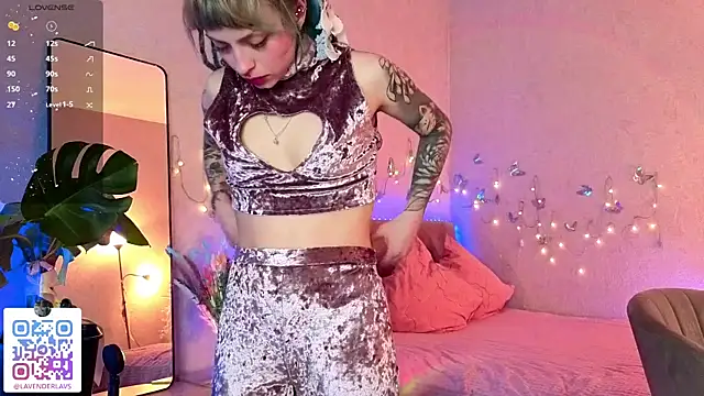 Snapshot of lavenderluxe chatting on 04-06-26, 07:04 lavenderluxe online show from 04-06-26, 07:04