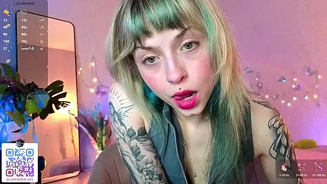 Snapshot of lavenderluxe chatting on 04-13-26, 06:35 lavenderluxe online show from 04-13-26, 06:35