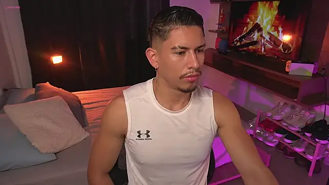 Snapshot of Aaronfox_x chatting on 06-16-26, 12:41 Aaronfox x online show from 06-16-26, 12:41