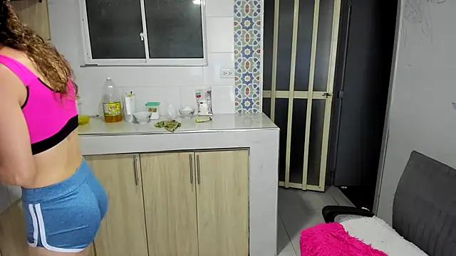 Snapshot of RachelJones_ chatting on 04-27-26, 02:42 RachelJones online show from 04-27-26, 02:42
