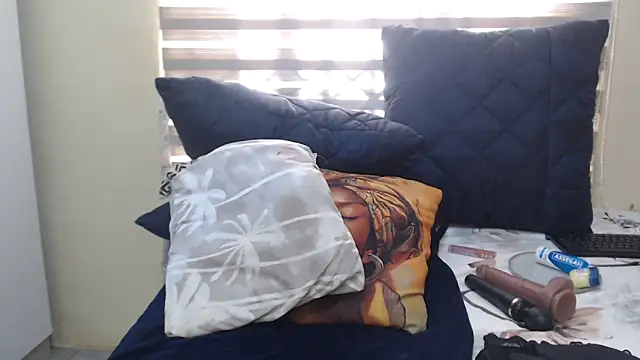 Foxybrownxx1 online show from 05-13-26, 08:01