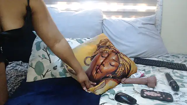 Snapshot of Foxybrownxx1 chatting on 06-24-26, 03:11 Foxybrownxx1 online show from 06-24-26, 03:11