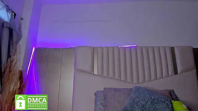 Snapshot of queen_angelique chatting on 01-23-25, 09:50 queen angelique online show from 01-23-25, 09:50