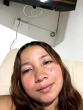 Snapshot of queen_angelique chatting on 11-12-25, 01:28 queen angelique online show from 11-12-25, 01:28