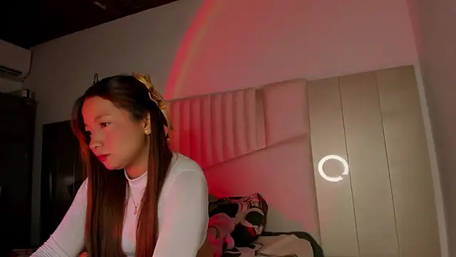 Snapshot of queen_angelique chatting on 11-25-25, 02:00 queen angelique online show from 11-25-25, 02:00