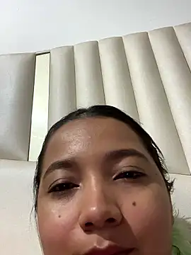 Snapshot of queen_angelique chatting on 01-17-26, 02:38 queen angelique online show from 01-17-26, 02:38