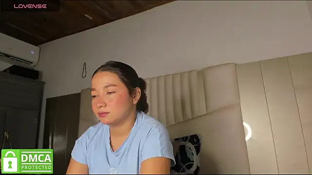 Snapshot of queen_angelique chatting on 02-04-26, 02:50 queen angelique online show from 02-04-26, 02:50