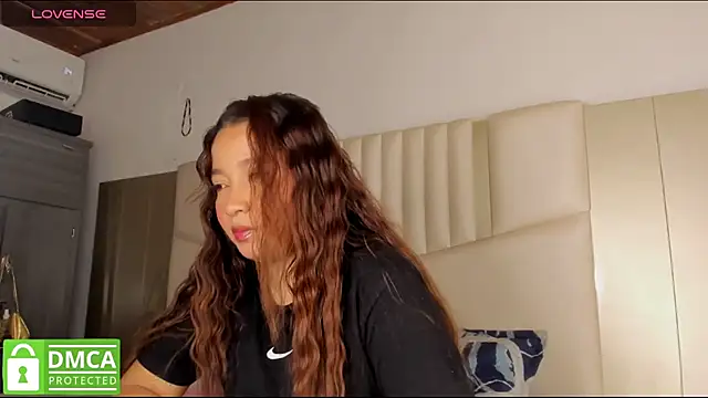 Snapshot of queen_angelique chatting on 02-06-26, 02:38 queen angelique online show from 02-06-26, 02:38