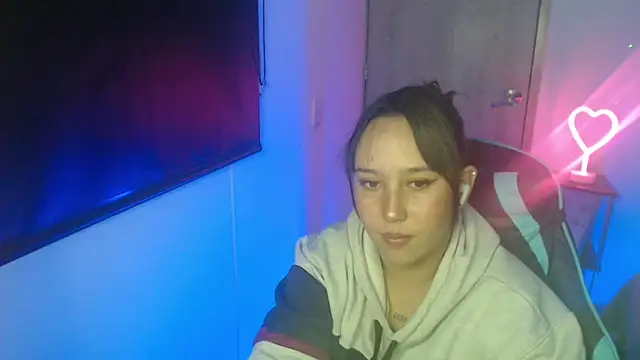 Snapshot of Skarlet_Adams28 chatting on 04-28-26, 01:15 Skarlet Adams28 online show from 04-28-26, 01:15