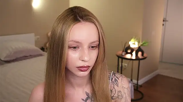 Snapshot of wowmolly chatting on 03-25-26, 02:23 wowmolly online show from 03-25-26, 02:23