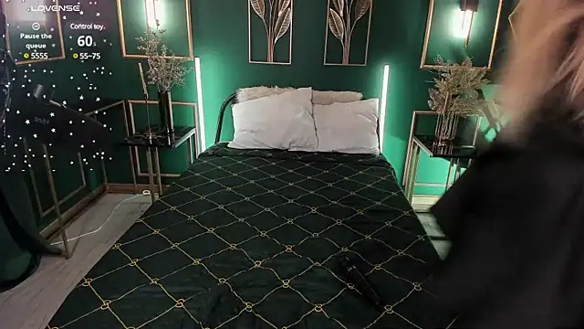 Snapshot of SherriMartinez chatting on 01-14-25, 03:43 SherriMartinez online show from 01-14-25, 03:43