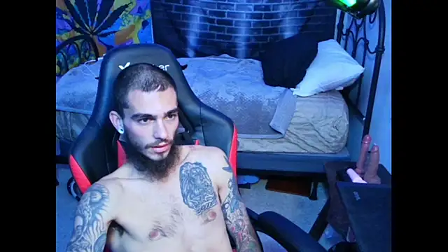 Snapshot of XMeF10 chatting on 01-05-25, 07:17 XMeF10 online show from 01-05-25, 07:17