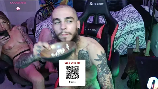 Snapshot of XMeF10 chatting on 01-11-25, 08:00 XMeF10 online show from 01-11-25, 08:00