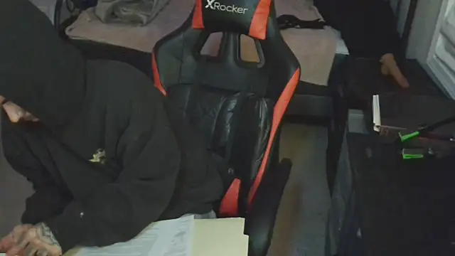 Snapshot of XMeF10 chatting on 01-29-25, 02:51 XMeF10 online show from 01-29-25, 02:51