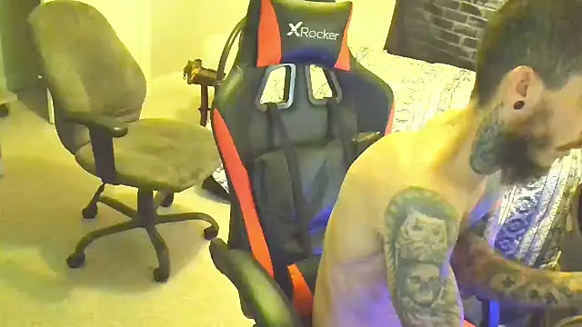 Snapshot of XMeF10 chatting on 02-01-25, 02:56 XMeF10 online show from 02-01-25, 02:56