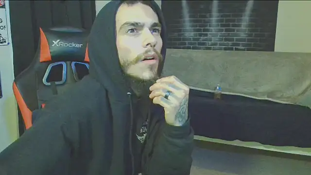 Snapshot of XMeF10 chatting on 03-03-25, 12:04 XMeF10 online show from 03-03-25, 12:04