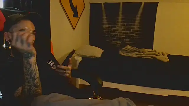 Snapshot of XMeF10 chatting on 03-13-25, 06:12 XMeF10 online show from 03-13-25, 06:12