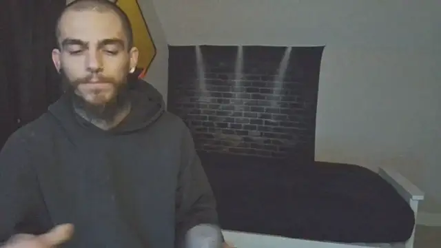 Snapshot of XMeF10 chatting on 03-18-25, 05:41 XMeF10 online show from 03-18-25, 05:41