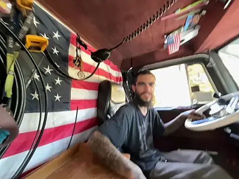 Snapshot of XMeF10 chatting on 09-17-25, 03:46 XMeF10 online show from 09-17-25, 03:46