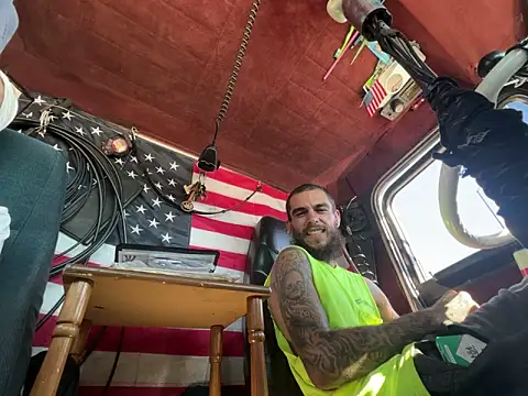 Snapshot of XMeF10 chatting on 09-18-25, 08:00 XMeF10 online show from 09-18-25, 08:00