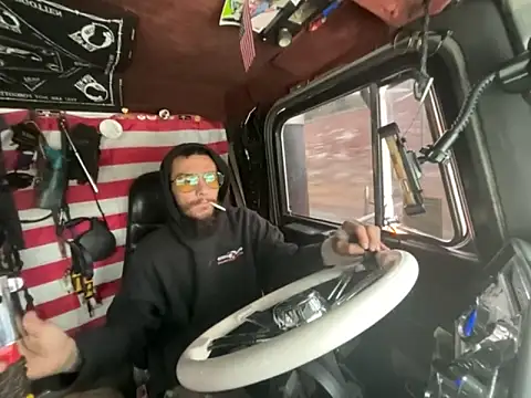 Snapshot of XMeF10 chatting on 12-04-25, 02:48 XMeF10 online show from 12-04-25, 02:48