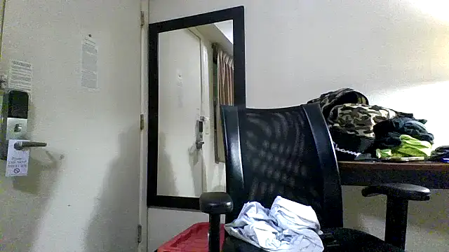 Snapshot of XMeF10 chatting on 12-21-25, 09:38 XMeF10 online show from 12-21-25, 09:38