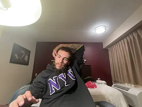 Snapshot of XMeF10 chatting on 12-22-25, 01:13 XMeF10 online show from 12-22-25, 01:13