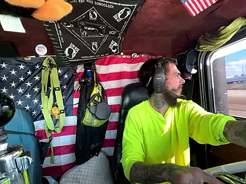 Snapshot of XMeF10 chatting on 01-06-26, 06:11 XMeF10 online show from 01-06-26, 06:11