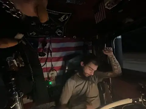 Snapshot of XMeF10 chatting on 01-11-26, 02:27 XMeF10 online show from 01-11-26, 02:27