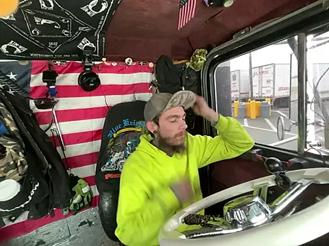 Snapshot of XMeF10 chatting on 01-14-26, 05:07 XMeF10 online show from 01-14-26, 05:07