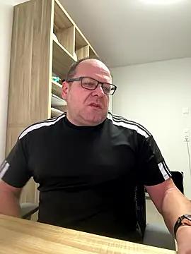 Snapshot of coupleLatinaLovers chatting on 01-13-26, 06:40 coupleLatinaLovers online show from 01-13-26, 06:40