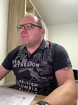 Snapshot of coupleLatinaLovers chatting on 02-06-26, 06:29 coupleLatinaLovers online show from 02-06-26, 06:29