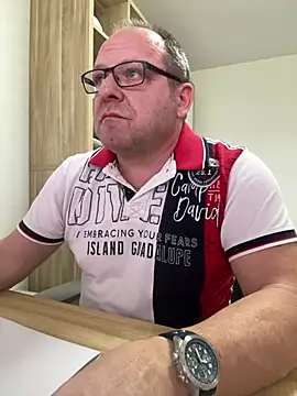 Snapshot of coupleLatinaLovers chatting on 03-16-26, 08:29 coupleLatinaLovers online show from 03-16-26, 08:29