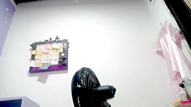 Snapshot of PetiteIvoryQueen19 chatting on 04-01-26, 04:46 PetiteIvoryQueen19 online show from 04-01-26, 04:46