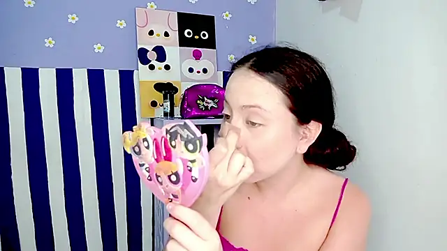 Snapshot of PetiteIvoryQueen19 chatting on 04-10-26, 04:06 PetiteIvoryQueen19 online show from 04-10-26, 04:06