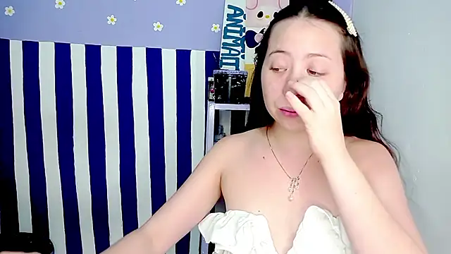 Snapshot of PetiteIvoryQueen19 chatting on 04-11-26, 04:50 PetiteIvoryQueen19 online show from 04-11-26, 04:50
