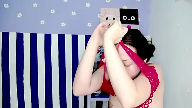 Snapshot of PetiteIvoryQueen19 chatting on 04-22-26, 05:43 PetiteIvoryQueen19 online show from 04-22-26, 05:43