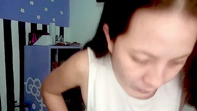 Snapshot of PetiteIvoryQueen19 chatting on 05-05-26, 04:09 PetiteIvoryQueen19 online show from 05-05-26, 04:09