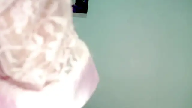 Snapshot of PetiteIvoryQueen19 chatting on 05-07-26, 05:02 PetiteIvoryQueen19 online show from 05-07-26, 05:02