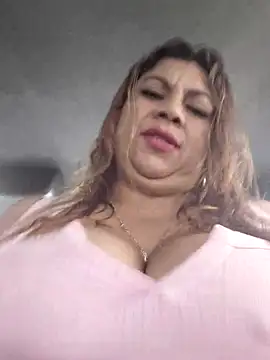 Snapshot of Laura-Hernandez chatting on 12-21-25, 02:57 Laura-Hernandez online show from 12-21-25, 02:57