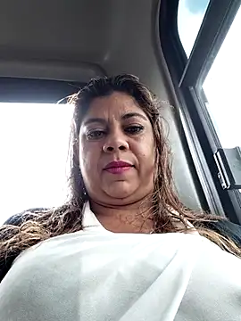 Snapshot of Laura-Hernandez chatting on 12-22-25, 03:20 Laura-Hernandez online show from 12-22-25, 03:20