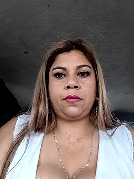Snapshot of Laura-Hernandez chatting on 01-09-26, 03:37 Laura-Hernandez online show from 01-09-26, 03:37