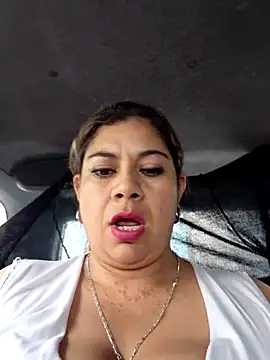 Snapshot of Laura-Hernandez chatting on 02-01-26, 03:54 Laura-Hernandez online show from 02-01-26, 03:54
