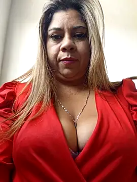Snapshot of Laura-Hernandez chatting on 02-05-26, 02:00 Laura-Hernandez online show from 02-05-26, 02:00