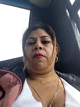 Snapshot of Laura-Hernandez chatting on 03-21-26, 02:09 Laura-Hernandez online show from 03-21-26, 02:09