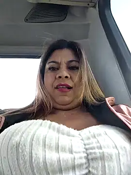 Snapshot of Laura-Hernandez chatting on 04-01-26, 03:09 Laura-Hernandez online show from 04-01-26, 03:09