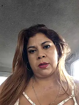Snapshot of Laura-Hernandez chatting on 04-05-26, 02:47 Laura-Hernandez online show from 04-05-26, 02:47